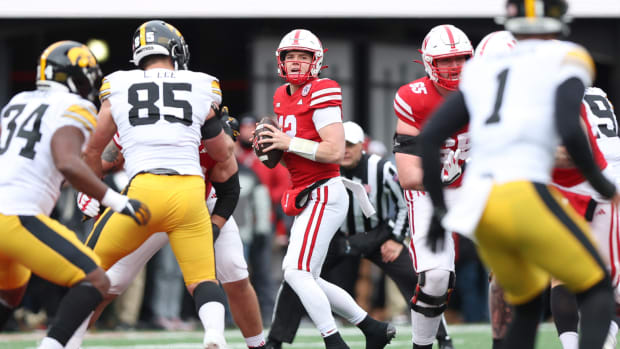 NU vs. Iowa 2023 - Chubba Purdy scans field